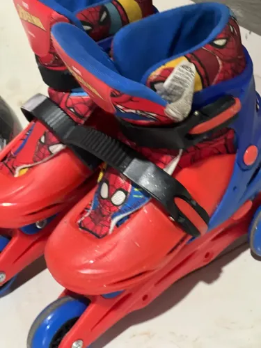 Patins e capacete