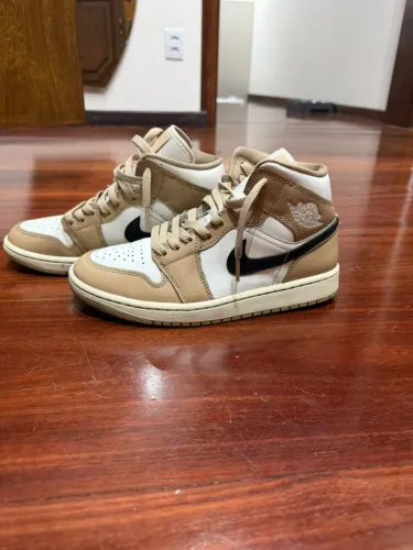 Air Jordan 1 Mid Desert - Usado