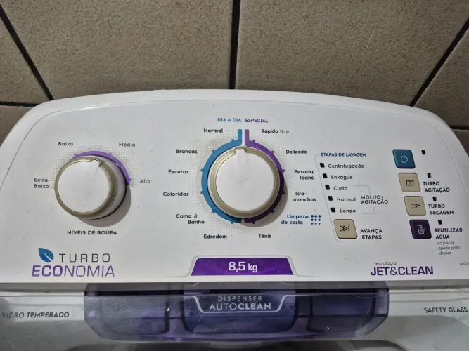 Máquina de lavar Electrolux em perfeito estado.