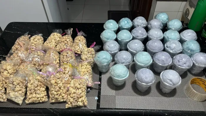 Pipoca Goumert E Algodao Doce no Pote