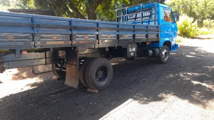 Caminhão vendo ou troco