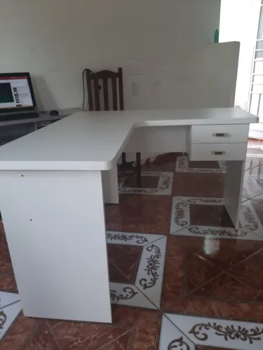 Mesa MDF em L Usada