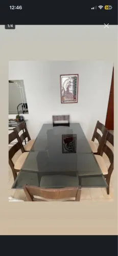 MESA DE VIDRO E MADEIRA COM 6 LUGARES