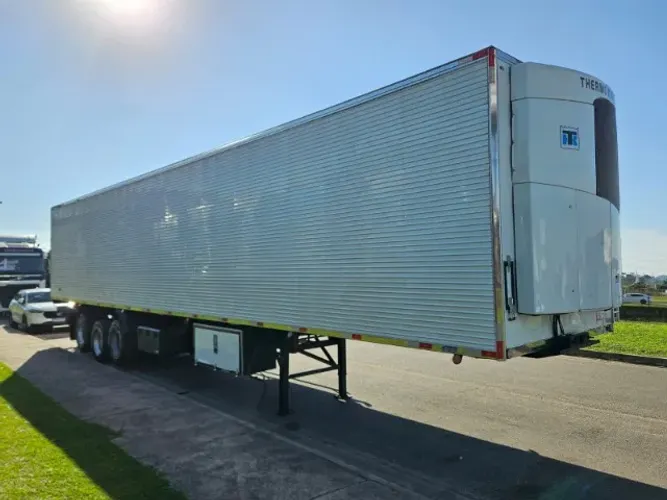 Câmara Fria Ibiporã Ano 2021 28 Plt Gancheira palleteira Motor Thermo king SLX 400 C/pneus