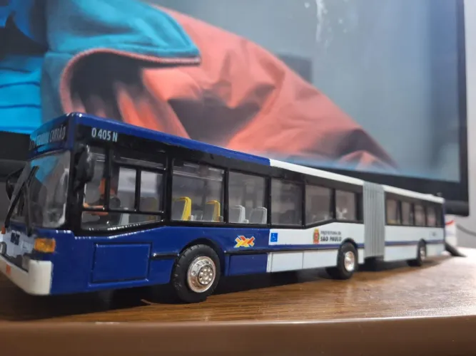 Miniatura de ônibus