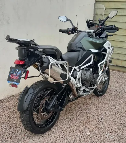Moto pronta para viajem