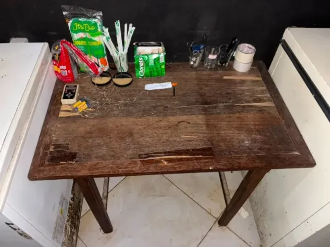 Mesa de madeira rústica
