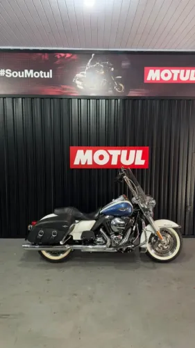 HARLEY-DAVIDSON ROAD KING 2014/2015 Apenas 24.151 km rodados