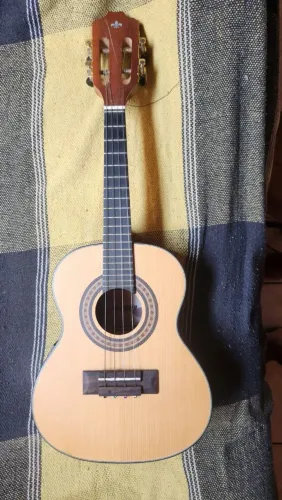 Cavaquinho semi novo