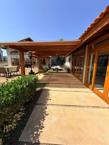 Espetacular, perto de tudo, no asfalto em 2 terrenos, oportunidade