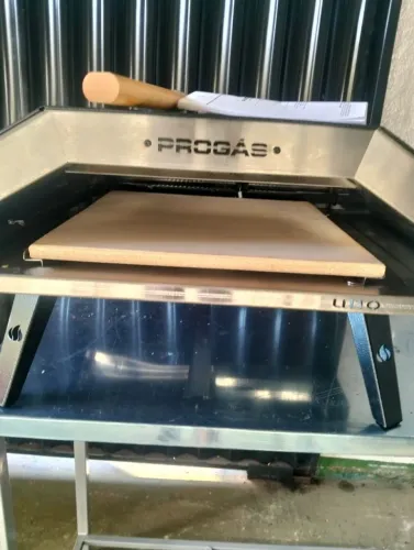 Forno refratário a gás Uno pro 40 pra pizza ? novo sem uso funcionando perfeitamente.