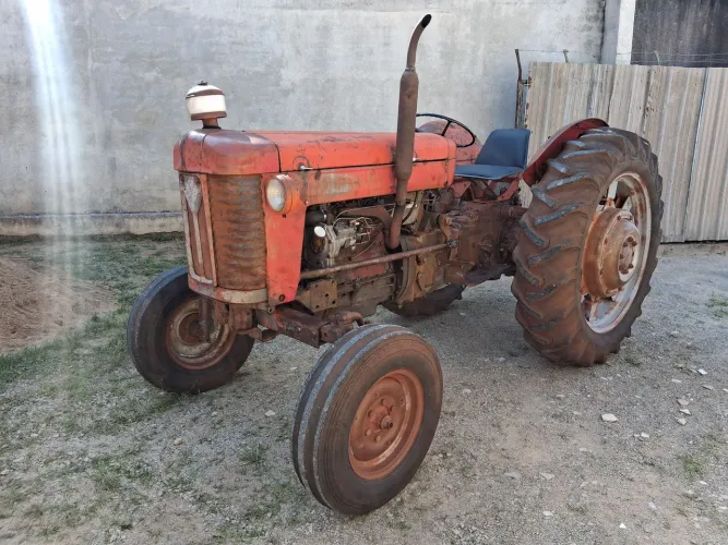 Vendo Trator Massey Ferguson 65x.