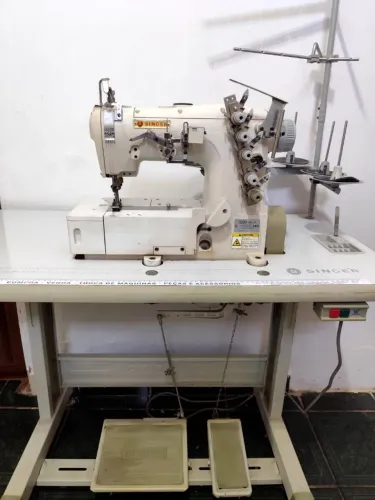Máquina Singer galoneira