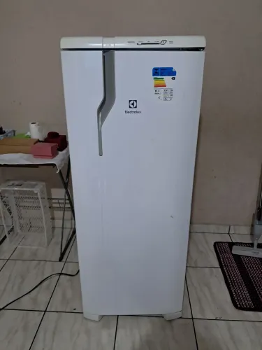 Geladeira Electrolux RE31
