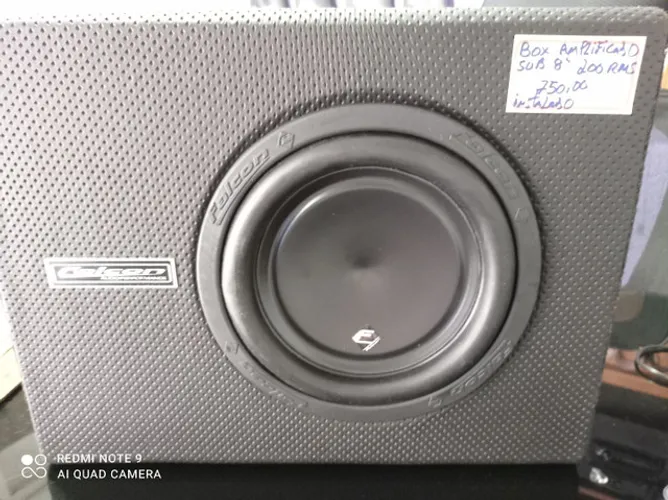 Caixa amplificada Falcon com Sub de 8" 200rms nova instalada no seu carro