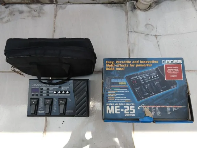 Pedaleira multi-efeitos Boss Me-25