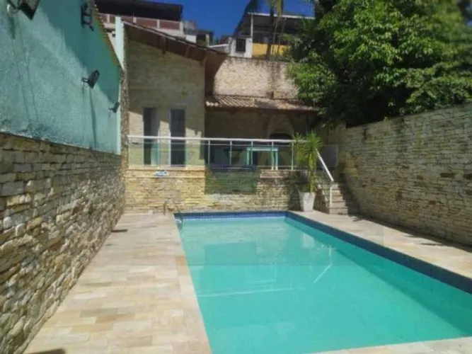 Casarão com 4 quartos e piscina a venda no Méier