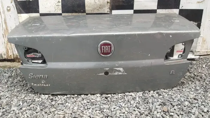 Tampa Traseira Fiat Siena 2012 com detalhes