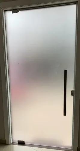 Vendo Porta Pivotante de Vidro Completa URGENTE
