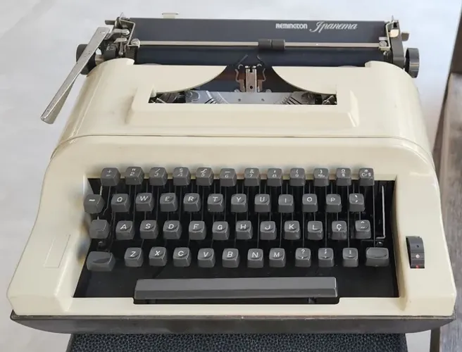 Máquina de escrever Remington Ipanema