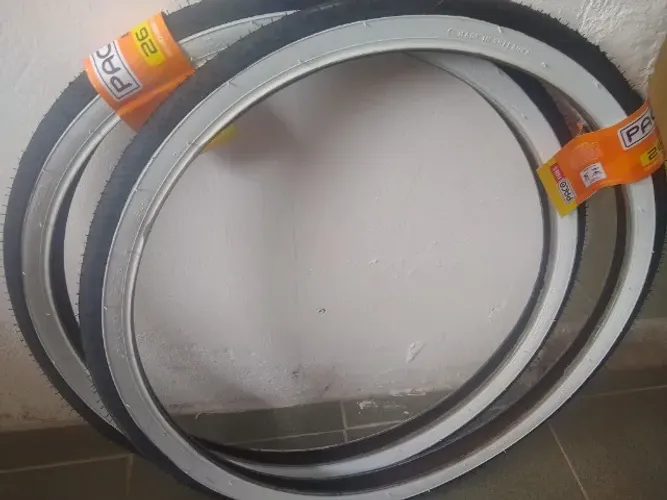 Par Pneu De Bike Aro 26 X 1.90 Slick Faixa Branca / Novo