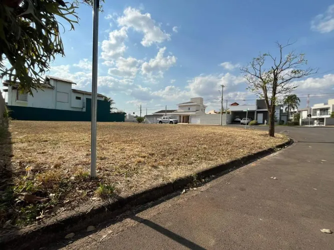 Terreno em Condomínio com 547 m² no Jardim Porto Real, Limeira/SP