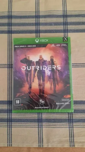 Jogo Outriders para Xbox Series X e Xbox One