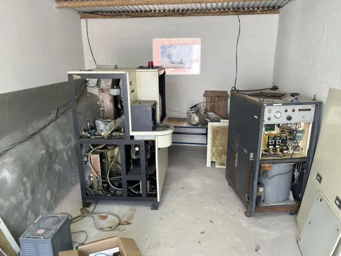 Espectrômetro FRX de bancada Rigaku RIX1000