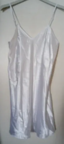 camisola curta alça cetim branca