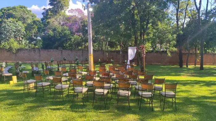 Locação de Cadeiras de Ferro Almofadada c/ Detalhes em Junco