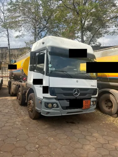 MERCEDES BENZ ATEGO 3030 8X2 