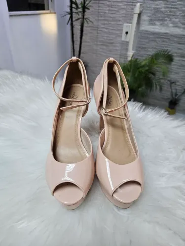 Sandália Peep Toe Salto Alto