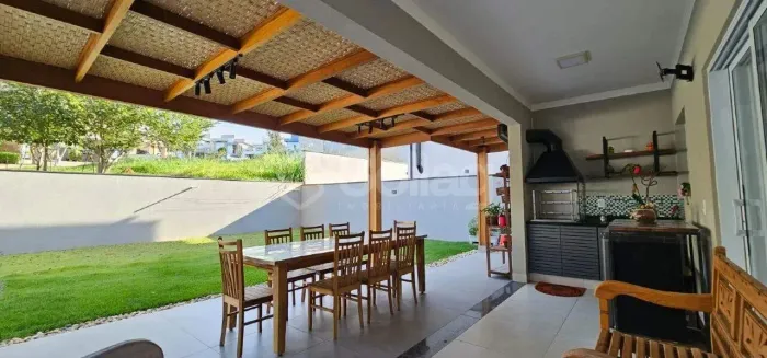 Casa para comprar , sobrado, Condomínio Vita Verdi, sala com pé direito alto com três suít