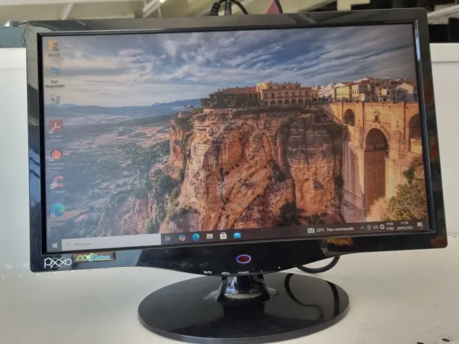 Monitor Pixxo 19 Polegadas LCD VGA - Perfeito para uso diário!