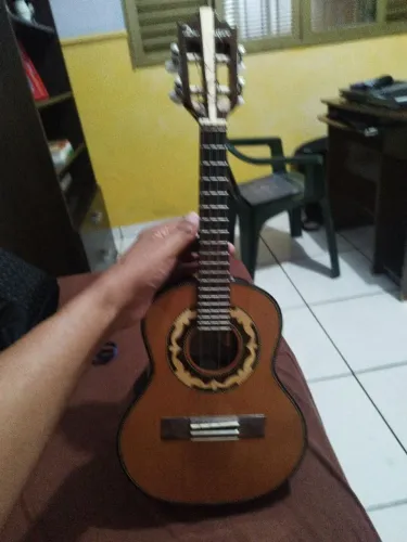 Cavaquinho De Castro Jacarandá Tampo Pinho