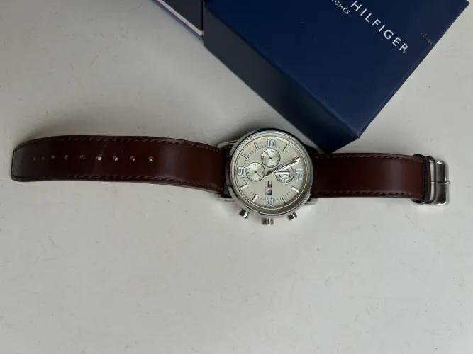 Relógio Tommy Hilfiger social marrom