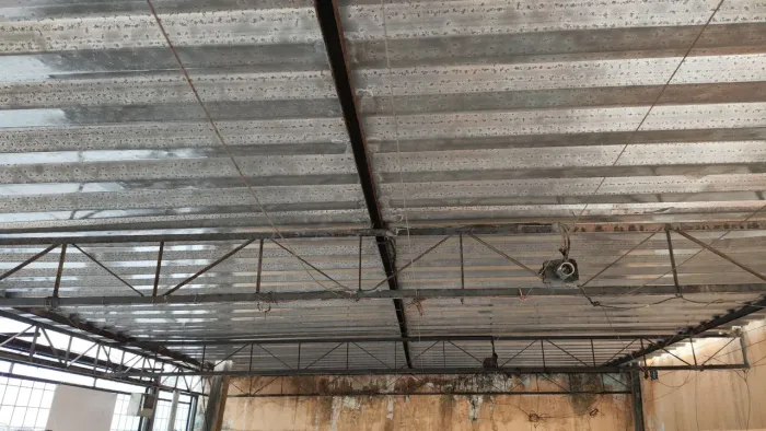 Telhado completo (telhas galvanizadas + estrutura metálica)