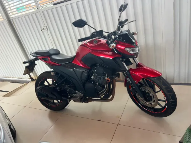 Fazer 250 vermelha TOP