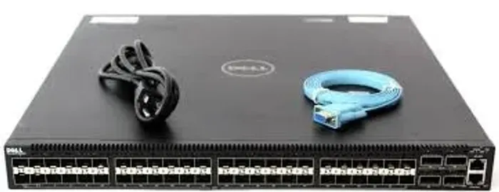 Switch Dell Force10 S4810P com 48 portas 10GbE SFP+ e 4 portas 40GbE QSFP+.
