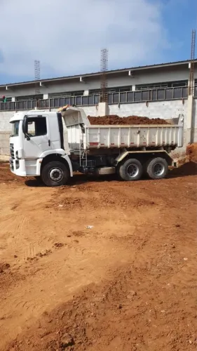 Terraplanagem Aluguel máquinas Bobcat Retroescavadeira Escavadeirinha