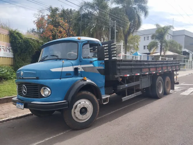 MB 1113 truck carroceria