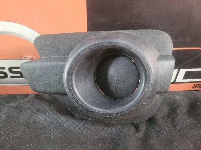 Moldura do Farol de Milha Esquerdo Renault Kwid 2017 a 2022 (s Furo)
