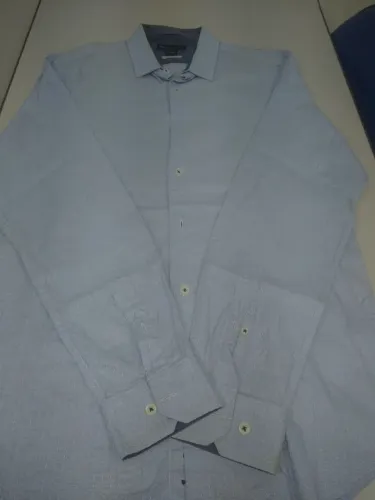 Camisas sociais. Só 40,00