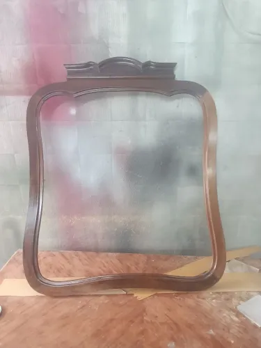 Moldura de espelho antiga 