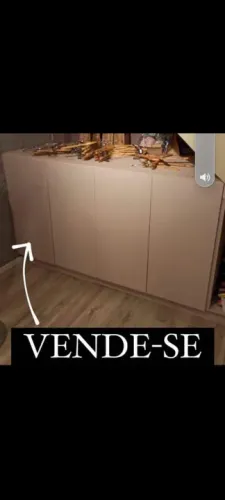 Armário de madeira grande e muito bom 