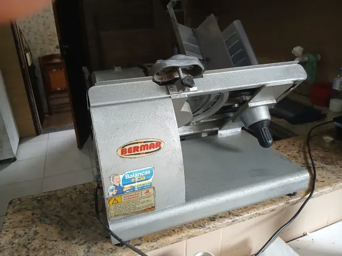 Fatiador de frios semi automático Bermar