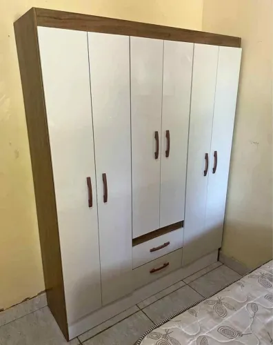 Vendo Guarda-Roupa 6 Portas e 2 Gavetas 