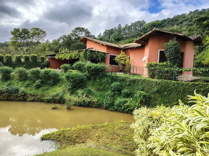 GRANJA 5000m2 PEDRA BONITA, 4 QUARTOS SUITES, SALA 2 AMBIENTE COZINHA COPA AÇUDE PISCINA