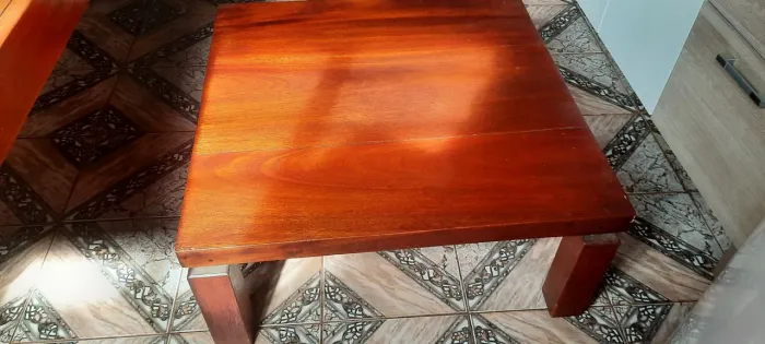 Mesa de centro de madeira maciça antiga 