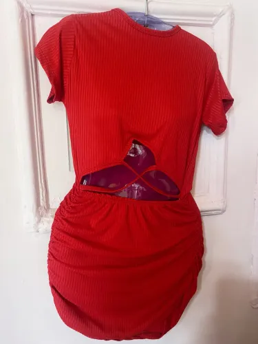 Vestido tubinho vermelho